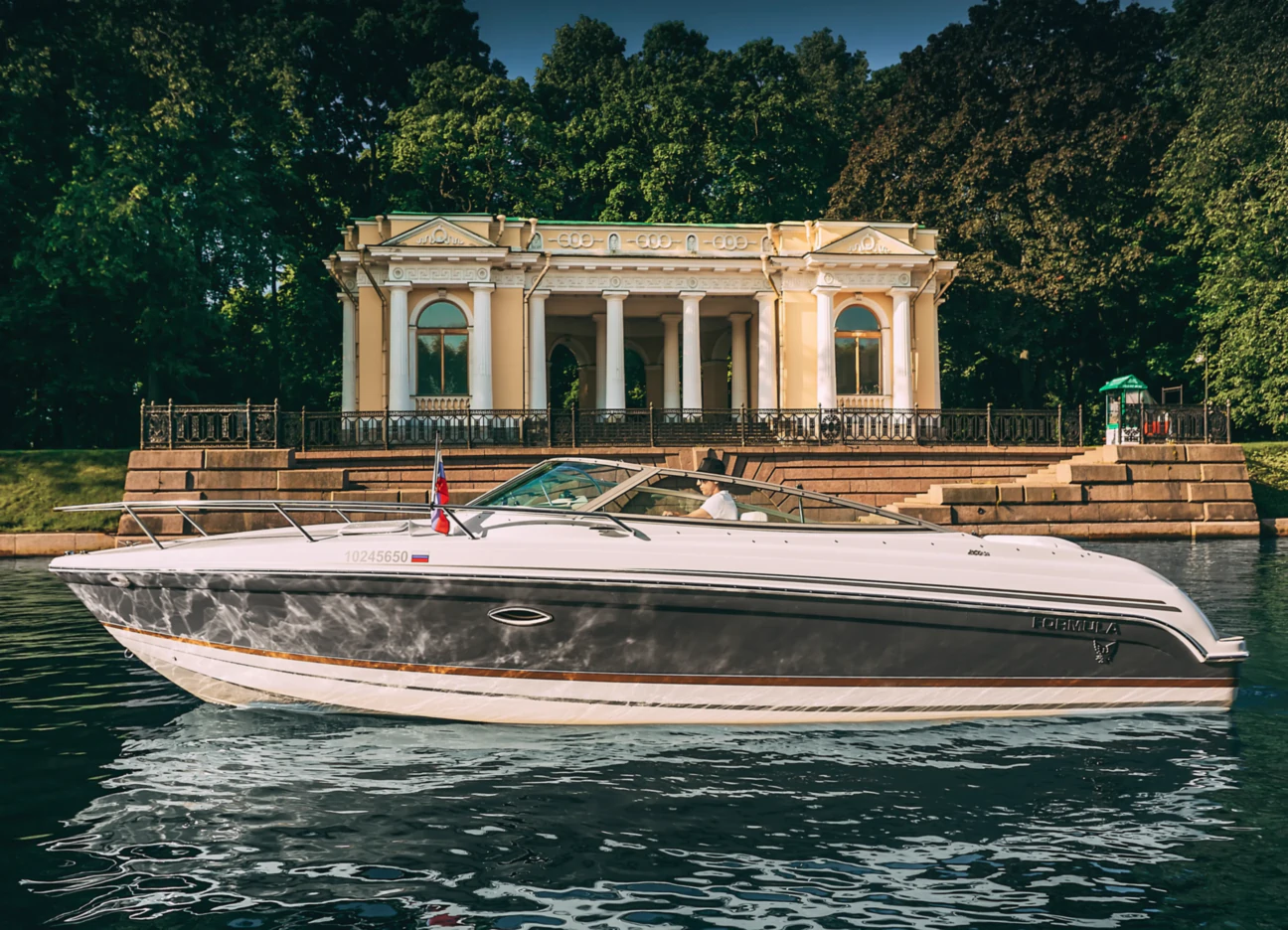 Катер Formula 260 «Magnum»